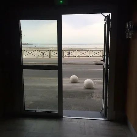 Les Pieds Dans L'eau, Frond De * Boulogne-sur-Mer